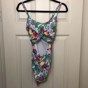 Binlowis One Piece Monokini Swimsuit Women’s Size L Floral Padded